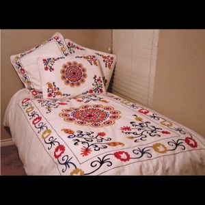 Pottery Barn Suzani twin duvet and shams
